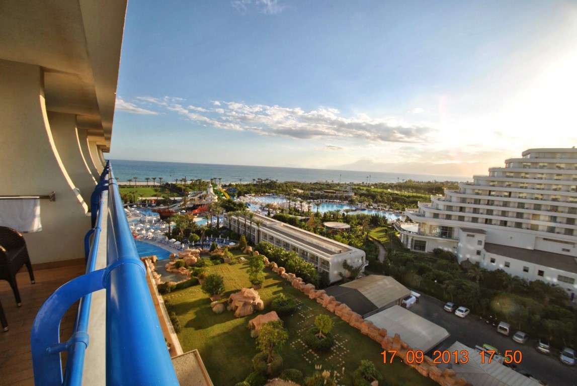 imagini hotel TITANIC LARA